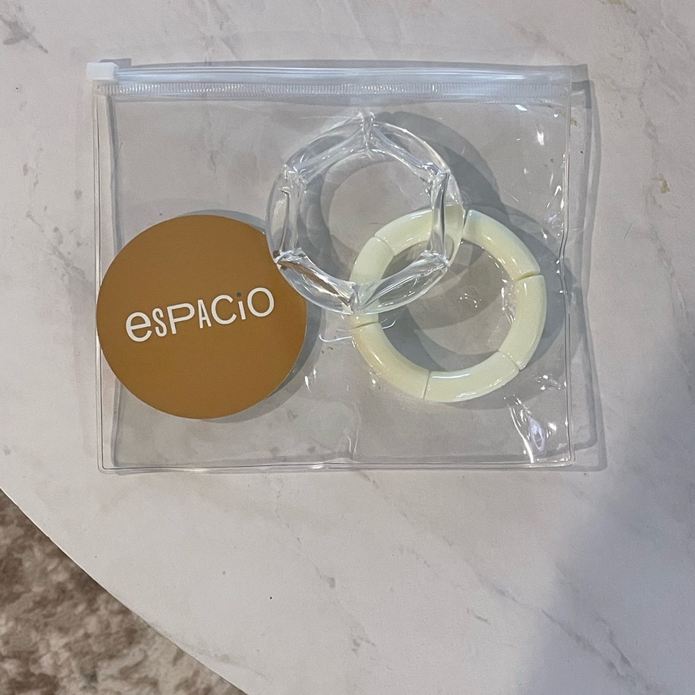 NWT Espacio Cream and Clear Bracelet Set